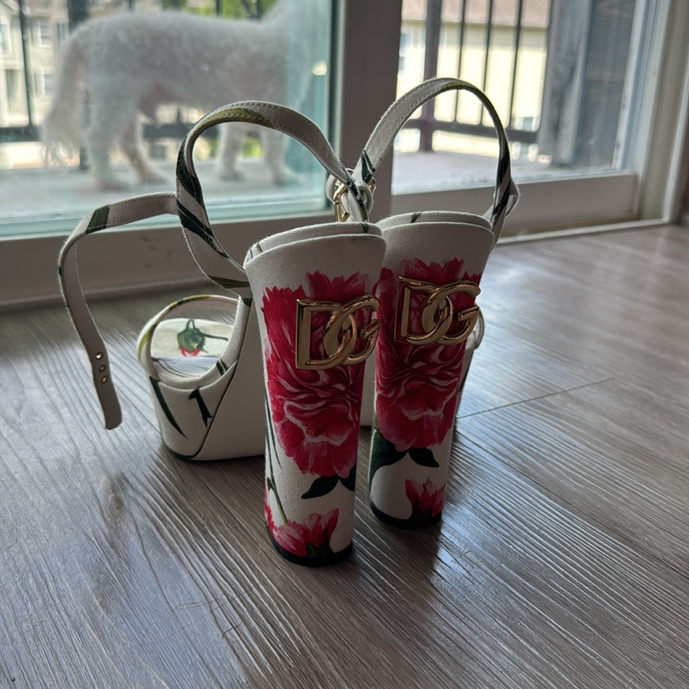 Dolce heels - Picture 2 of 4